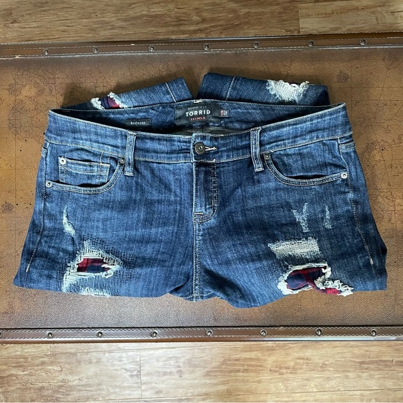 Torrid Boyfriend Ankle Stretch Mid-Rise Jean. - Picture 4 of 11